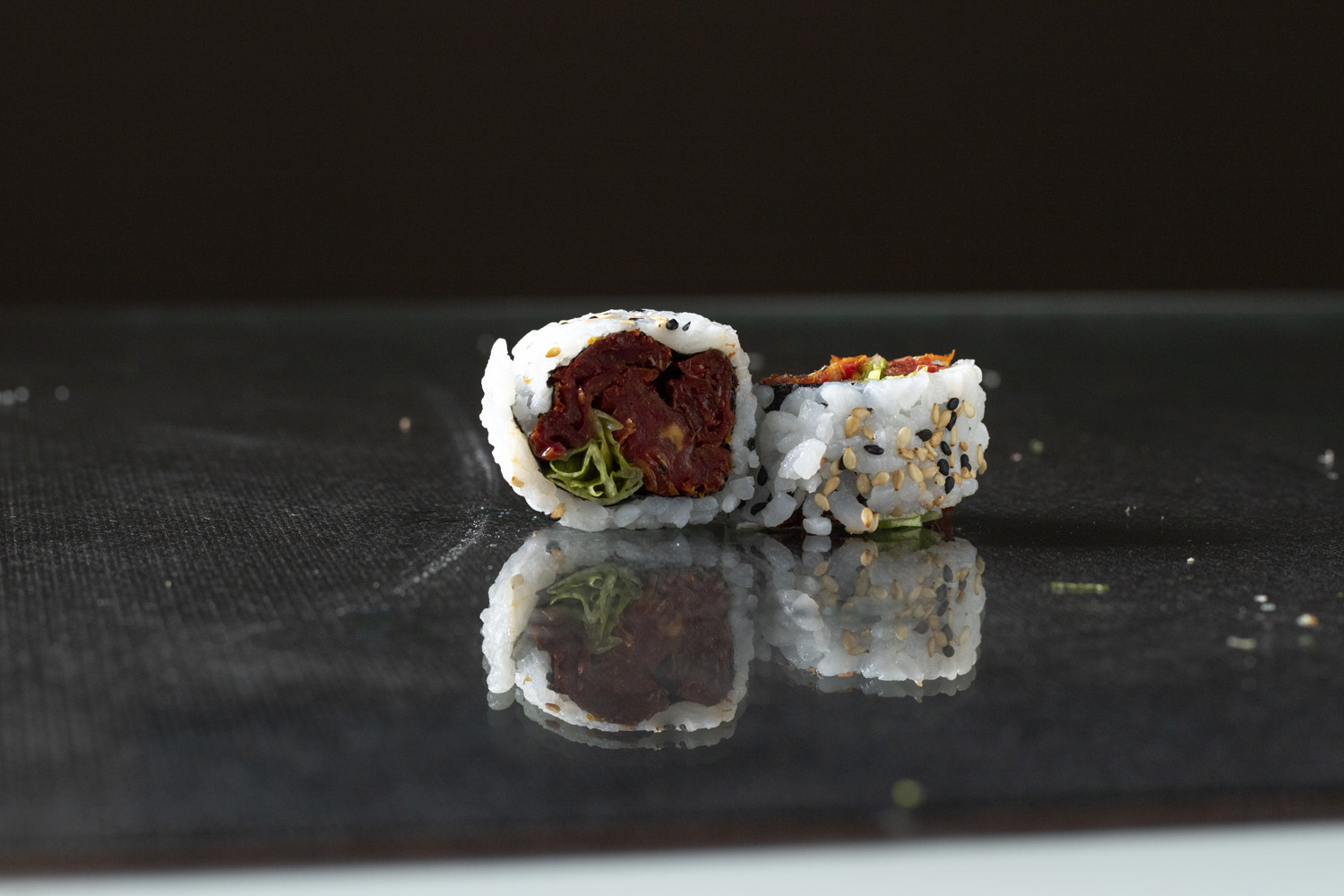 uramaki tomate seco com rúcula